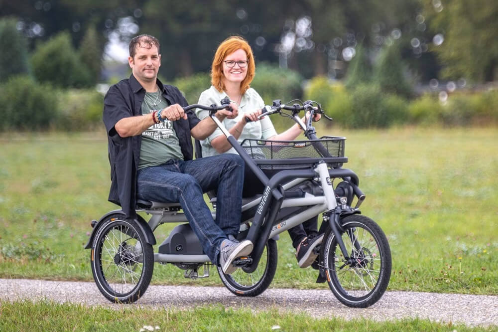 1694608004-duofiets-op-de-weg-van-raam-groot.jpeg